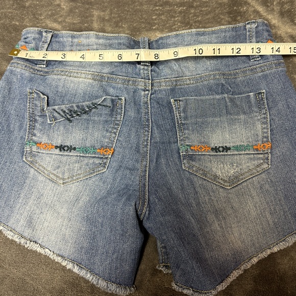Rue 21 size 1/2 Jean shorts - Picture 3 of 6